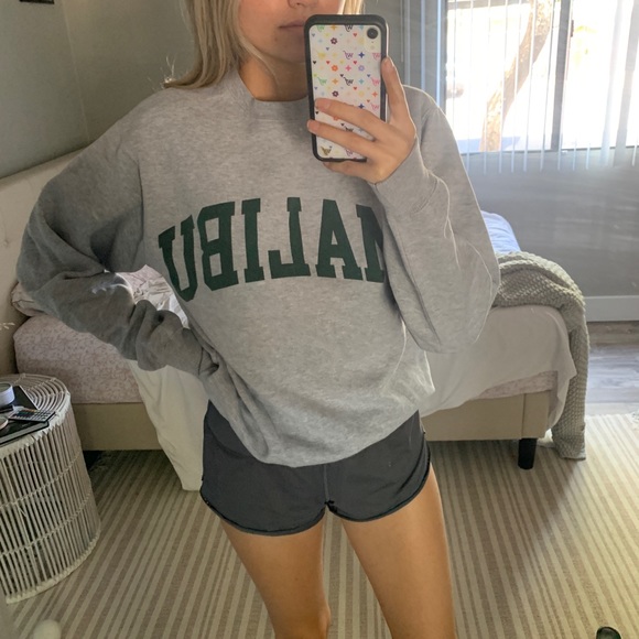 Brandy Melville Sweaters - Brandy Melville Malibu Pullover